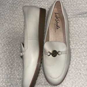 Ivory lifestride loafers